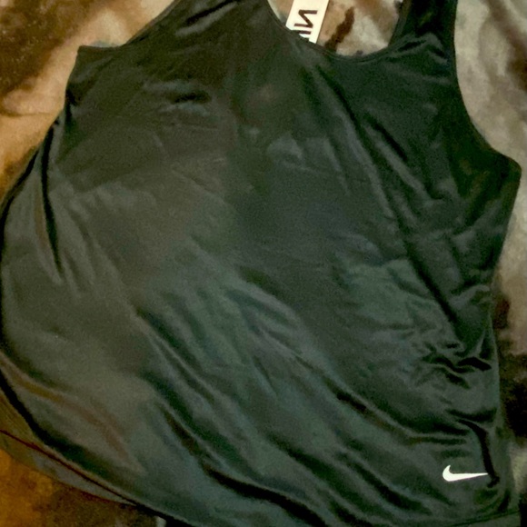 Nike active wear tank top - Picture 2 of 5